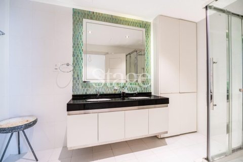Apartment in DAMAC HEIGHTS in Dubai Marina, Dubai 3 bedrooms, 161 sq.m. № 53953 - photo 16