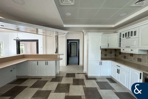 Villa in Jumeirah Islands, Dubai 4 bedrooms, 482 sq.m. № 76214 - photo 10