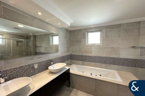 Villa in Jumeirah Islands, Dubai 4 bedrooms, 482 sq.m. № 76214 - photo 26