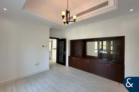 Villa in Jumeirah Islands, Dubai 4 bedrooms, 482 sq.m. № 76214 - photo 13