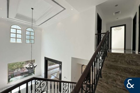 Villa in Jumeirah Islands, Dubai 4 bedrooms, 482 sq.m. № 76214 - photo 15