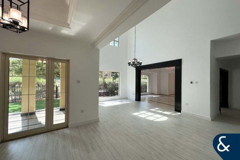 Villa in Jumeirah Islands, Dubai 4 bedrooms, 482 sq.m. № 76214 - photo 5