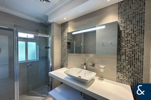 Villa in Jumeirah Islands, Dubai 4 bedrooms, 482 sq.m. № 76214 - photo 17