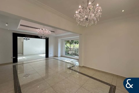 Villa in Jumeirah Islands, Dubai 4 bedrooms, 482 sq.m. № 76214 - photo 8