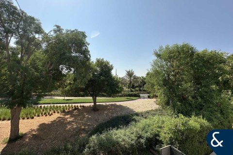 Villa in Jumeirah Islands, Dubai 4 bedrooms, 482 sq.m. № 76214 - photo 29