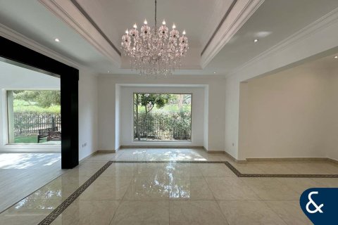 Villa in Jumeirah Islands, Dubai 4 bedrooms, 482 sq.m. № 76214 - photo 7