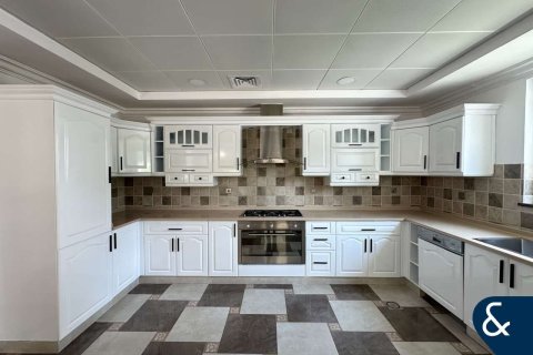 Villa in Jumeirah Islands, Dubai 4 bedrooms, 482 sq.m. № 76214 - photo 12