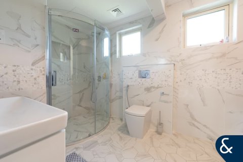 Villa in Jumeirah Islands, Dubai 4 bedrooms, 482 sq.m. № 76214 - photo 19