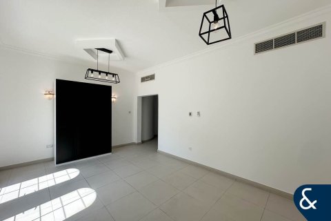 Villa in Jumeirah Islands, Dubai 4 bedrooms, 482 sq.m. № 76214 - photo 24