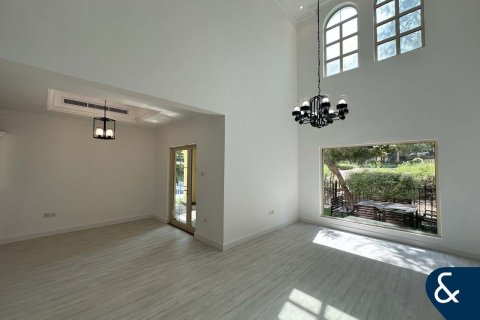 Villa in Jumeirah Islands, Dubai 4 bedrooms, 482 sq.m. № 76214 - photo 4