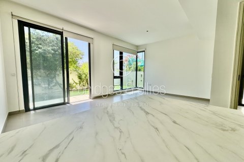 Villa in Dubai Hills Estate, Dubai 4 bedrooms, 228.7 sq.m. № 47292 - photo 4