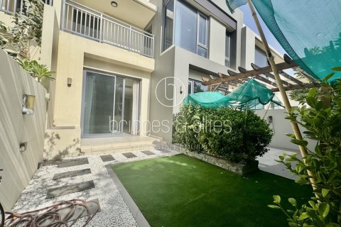 Снять в аренду виллу в Дубай Хилс Эстейт, Дубай: 4 спальни, 223.5м², № 47293 - фото 12
