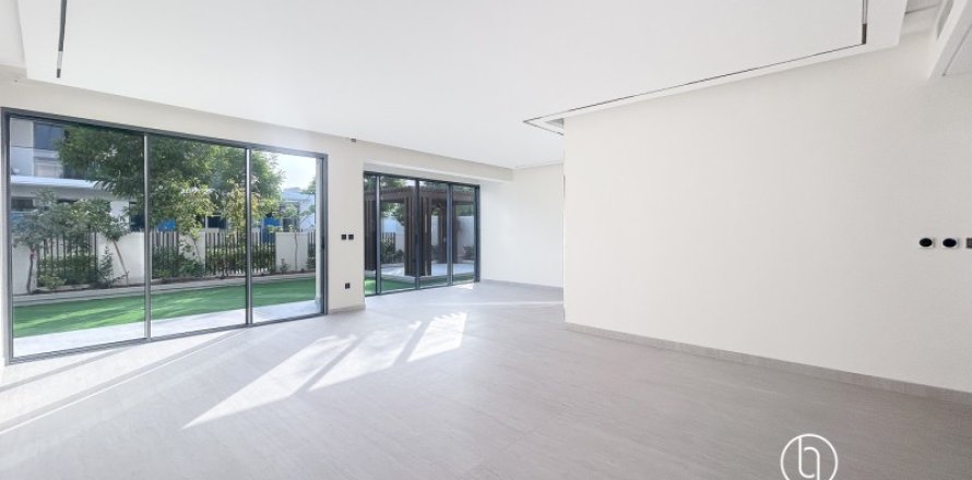 Villa en Dubai, 4 dormitorios, 377.4 m², № 47291