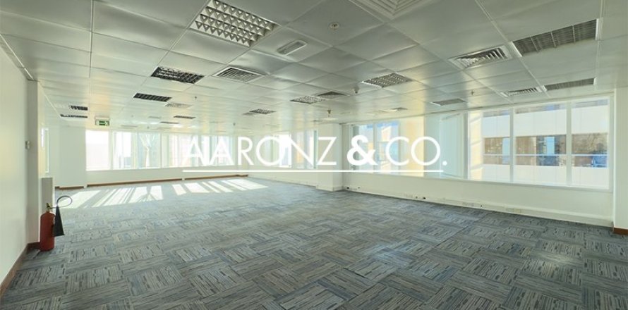 Office in Sheikh Zayed Road, Dubai 186.1 sq.m. № 78277