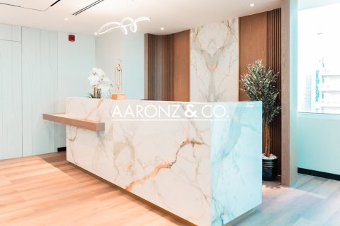 Oficina en Jumeirah Lake Towers, Dubai, 368.5 m², № 78264 - foto 3