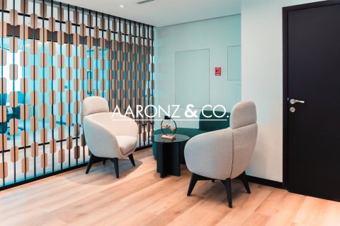 Oficina en Jumeirah Lake Towers, Dubai, 368.5 m², № 78264 - foto 9