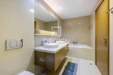 Apartment in Claren Towers, Downtown Dubai (Downtown Burj Dubai), Dubai 2 bedrooms, 114.46 sq.m. № 128540 - photo 13