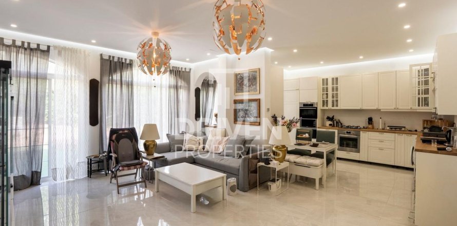 Apartamento en Dubai Land, Dubai, 2 dormitorios, 160.63 m², № 128532
