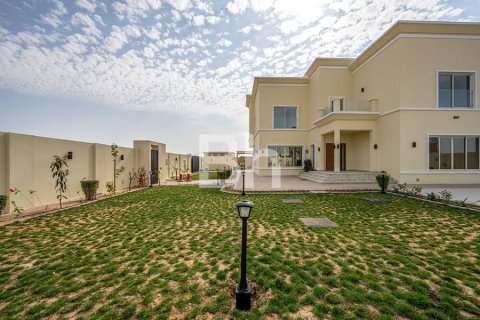 Villa à Nadd Al Sheba, Dubai, 5 chambres, 1253 m², № 21062 - photo 1