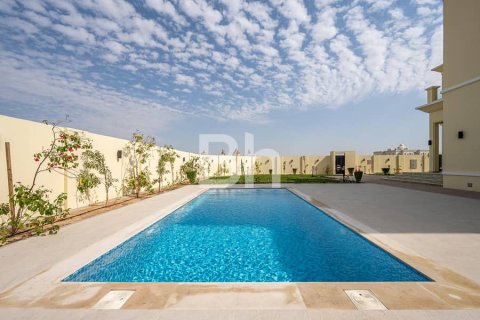 Villa à Nadd Al Sheba, Dubai, 5 chambres, 1253 m², № 21062 - photo 2