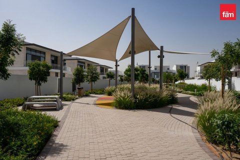 Villa à Dubai, 4 chambres, 379.8 m², № 141330 - photo 8