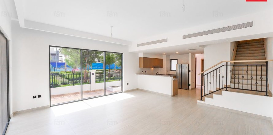 Adosado en Dubai, 5 dormitorios, 258 m², № 141327