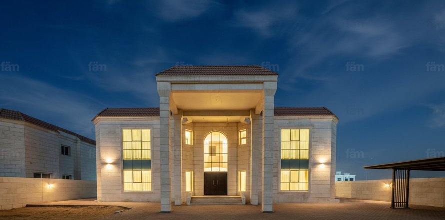 Villa in Dubai 6 bedrooms, 1392.8 sq.m. № 72310