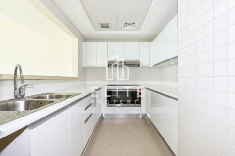 Apartment in Jumeirah Beach Residence, Dubai 2 bedrooms, 152 sq.m. № 121223 - photo 5