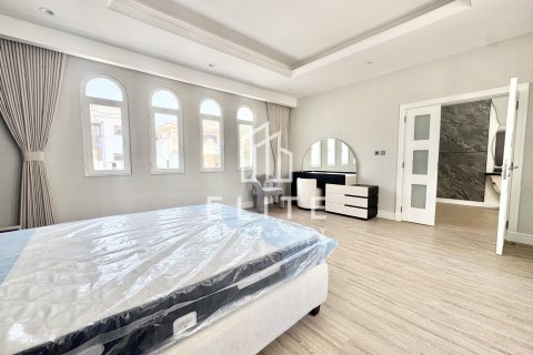 Villa in Garden Homes, Palm Jumeirah, Dubai 5 bedrooms, 679 sq.m. № 121226 - photo 5