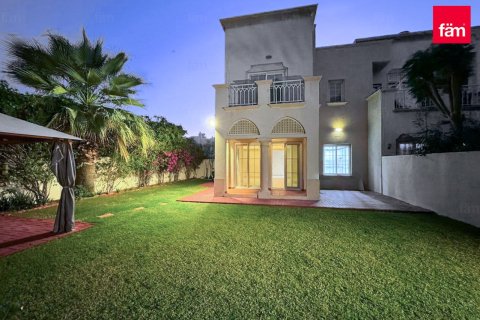 Villa en Dubai, 3 dormitorios, 380.2 m², № 58406 - foto 1