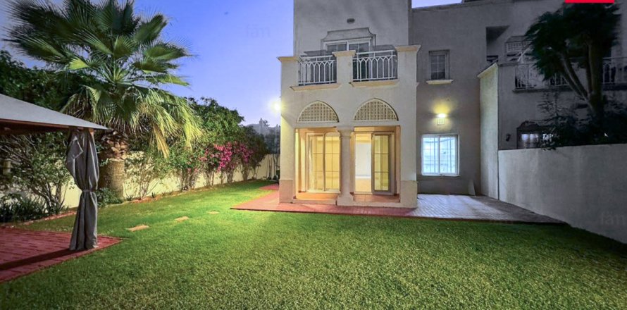 Villa en Dubai, 3 dormitorios, 380.2 m², № 58406