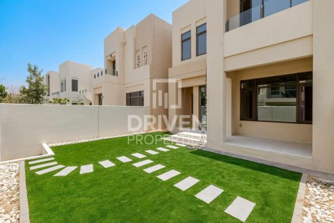 Снять в аренду виллу в Mira Oasis, Рим, Дубай: 3 спальни, 220.27м², № 129829 - фото 3