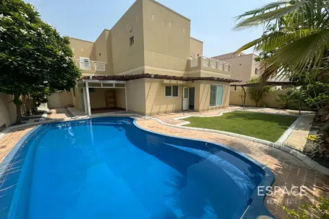 Villa in Meadows, Dubai 4 bedrooms, 287 sq.m. № 122687
