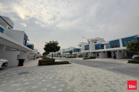 Villa in Dubai 4 bedrooms, 144 sq.m. № 72130 - photo 18