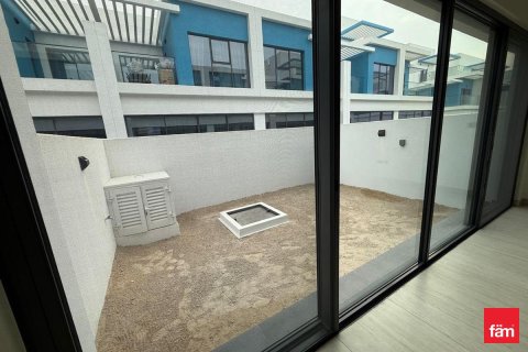 Villa in Dubai 4 bedrooms, 144 sq.m. № 72130 - photo 16