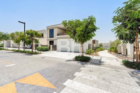 Villa in Tilal Al Ghaf, Dubai 4 bedrooms, 432 sq.m. № 57976 - photo 3