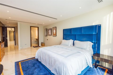 Villa en Emirates Hills, Dubai, 6 dormitorios, 1462.1 m², № 7074 - foto 26