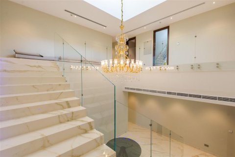Villa en Emirates Hills, Dubai, 6 dormitorios, 1462.1 m², № 7074 - foto 13