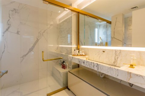 Villa en Emirates Hills, Dubai, 6 dormitorios, 1462.1 m², № 7074 - foto 23