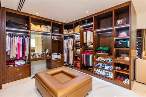 Villa en Emirates Hills, Dubai, 6 dormitorios, 1462.1 m², № 7074 - foto 17