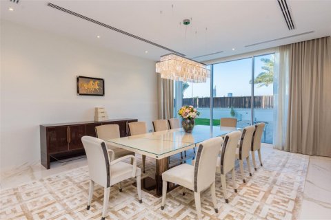 Villa en Emirates Hills, Dubai, 6 dormitorios, 1462.1 m², № 7074 - foto 11