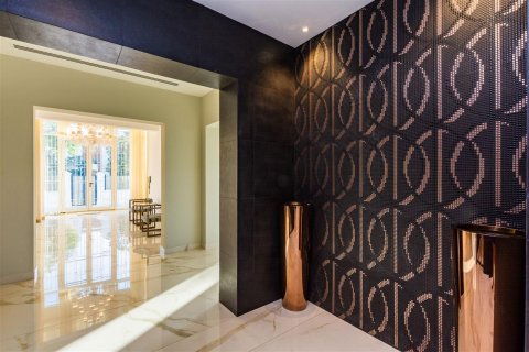 Villa en Emirates Hills, Dubai, 6 dormitorios, 1462.1 m², № 7074 - foto 2