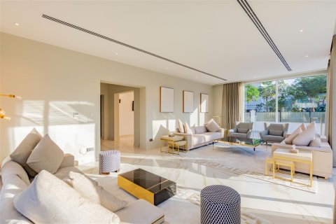 Villa en Emirates Hills, Dubai, 6 dormitorios, 1462.1 m², № 7074 - foto 3