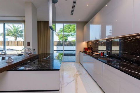 Villa en Emirates Hills, Dubai, 6 dormitorios, 1462.1 m², № 7074 - foto 6