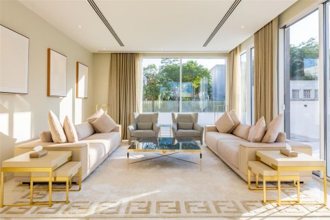 Villa en Emirates Hills, Dubai, 6 dormitorios, 1462.1 m², № 7074 - foto 4