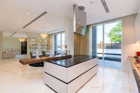Villa en Emirates Hills, Dubai, 6 dormitorios, 1462.1 m², № 7074 - foto 8