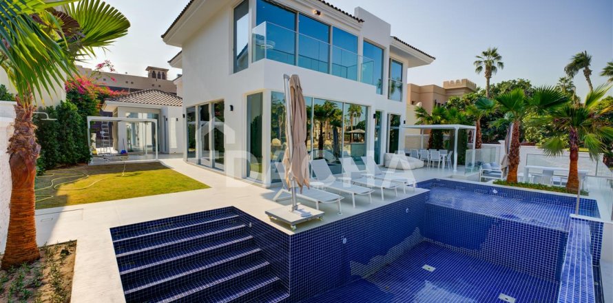 Villa en Palm Jumeirah, Dubai, 5 dormitorios, 538.8 m², № 7070