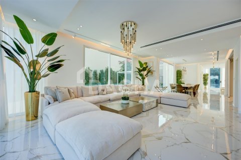 Villa en Palm Jumeirah, Dubai, 5 dormitorios, 538.8 m², № 7070 - foto 7