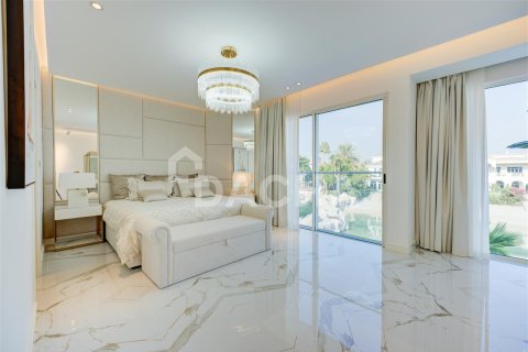 Villa en Palm Jumeirah, Dubai, 5 dormitorios, 538.8 m², № 7070 - foto 9