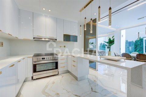 Villa en Palm Jumeirah, Dubai, 5 dormitorios, 538.8 m², № 7070 - foto 5